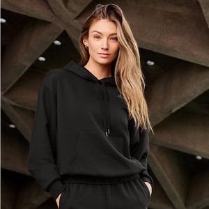 Alo Yoga Accolade Hoodie • Black • XS